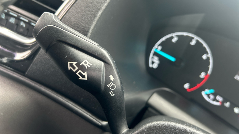 Ford Transit Custom 320 L2 Diesel Fwd 2.0 EcoBlue 130ps Low Roof Limited Van